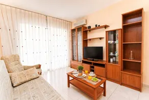 Holiday apartment with garden, terrace & pool - Image 4