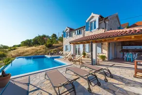 Villa with BBQ, private pool & terrace | Lake view - Image 3