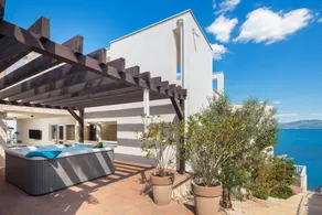 Villa with sauna, BBQ & pool | Sea view - Image 4