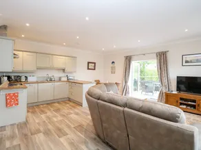 Cottage with garden - Image 3