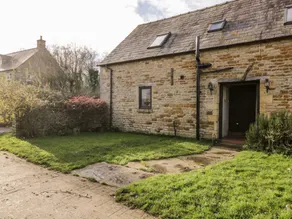 Cottage with garden - Image 2