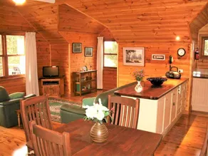Lovely Rustic Cottage Rental on a Vineyard near Canberra, New South Wales - Image 3