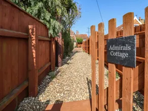 Cottage with terrace & garden - Image 5
