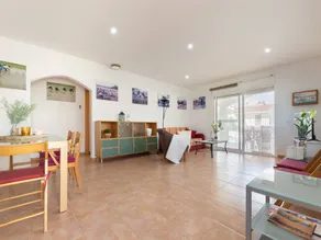 Holiday home with private pool, garden & terrace - Image 3
