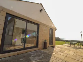 Cottage with garden | Beach view - Image 2
