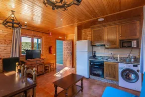 Child-friendly beautiful flat with pool, garden & hot tub | Mountain view | Good for workation | Dogs allowed - Image 5