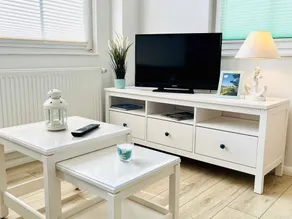 Apartment with terrace - Image 3