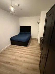 Family-oriented apartment with garden - Image 2