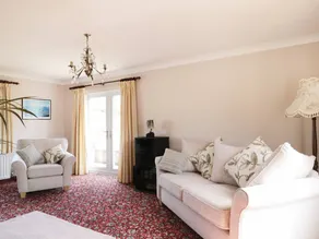 Child-friendly lovely cottage with garden - Image 2