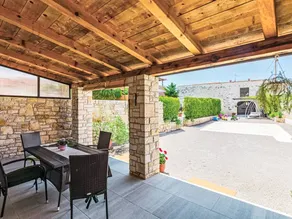 Fully equipped house with barbeque, garden & private pool - Image 3