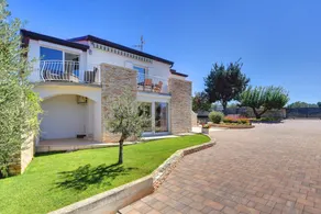 Villa near Rovinj with private pool, sauna, jacuzzi and gym - Image 3