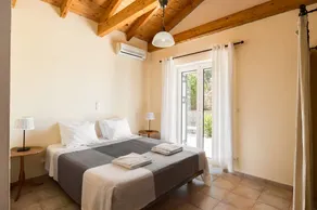 Lovely villa with barbecue, pool & garden - Image 5