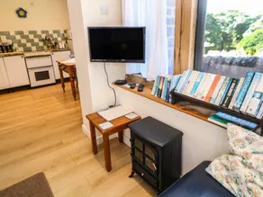 Cottage with garden - Image 4