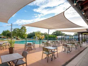 Familienorientiertes Mobilheim mit beheiztem Pool und Terrasse | Haustierfreundlich - Image 2