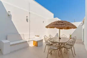 House with garden - Image 2