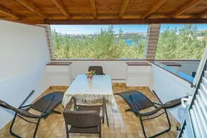 Flat with garden & barbecue | Sea view | Pet-friendly - Image 2