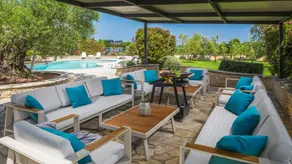 Villa with terrace, jacuzzi & private pool - Image 3