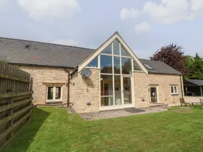 Cottage with jacuzzi & garden - Image 2