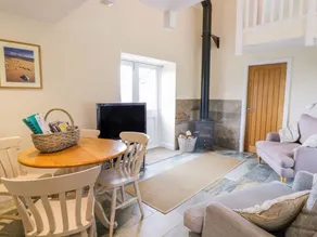 Family-oriented pleasant cottage with garden - Image 3