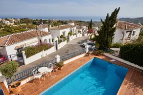 Holiday Home "Stunning Villa with Private Pool", Sea View & Wi-Fi - Image 2