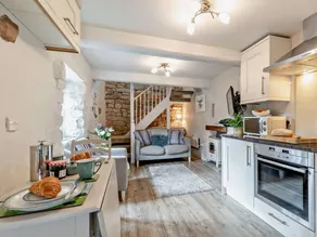 Pleasant cottage with garden | Pets allowed - Image 2