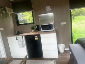 Cozy Off-Grid Tiny Home Firepit Bush Escape Retreat in Kyneton, Australia - Image 3