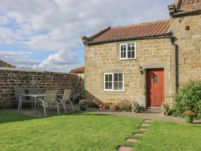 Cottage with garden - Image 2