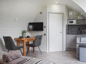 Cottage with garden & jacuzzi - Image 3