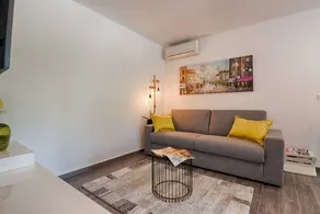 Holiday apartment with garden, barbeque & terrace | Sea view - Image 4