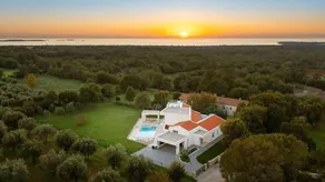 Flat with garden, BBQ & hot tub | Garden view - Image 2