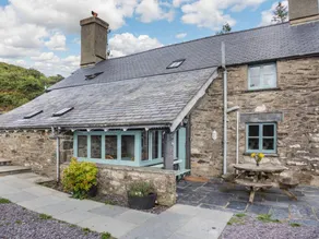 Fully equipped cottage with garden, BBQ & jacuzzi | Pet-friendly - Image 5