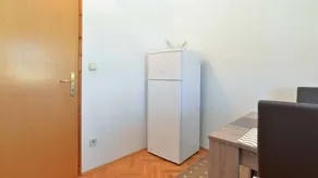 Holiday apartment with barbecue, garden & terrace - Image 5