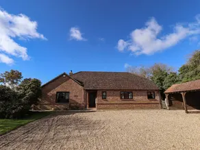 Cottage with garden - Image 2