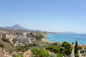 Villa with garden, pool & fast internet | Mountain view - Image 3