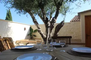 Casa con piscina, giardino e terrazza | Vista sul giardino - Image 4
