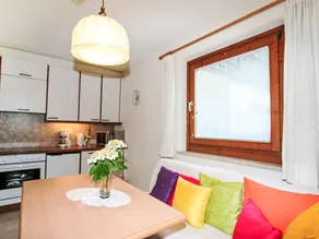 Flat with garden - Image 2