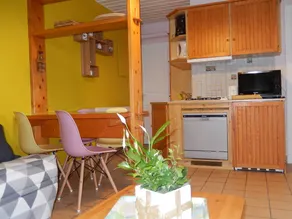 Gîte avec jardin, barbecue et terrasse | Vue ville - Image 5
