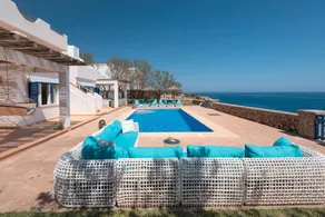 Fully equipped ample house with private pool, terrace & garden | Sea view | Next to the beach - Image 2