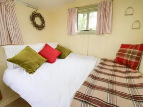 Cottage with barbeque & garden - Image 4