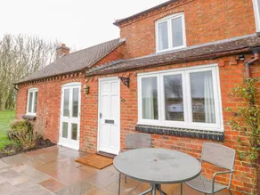 Cottage with garden - Image 2
