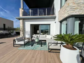 Voll ausgestattete Villa mit Terrasse, privatem Pool und Grill | Gartenblick - Image 3