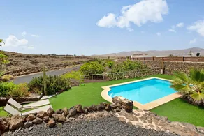 Villa avec piscine privée, terrasse et jardin | Vue montagne - Image 2