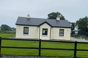 Cosy Cottage & Lake views - Image 3