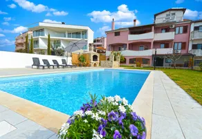 Familienfreundliches Apartment mit Grill, Terrasse und Pool - Image 4