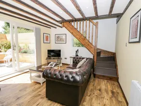 Cottage with garden - Image 4