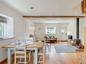 Cottage with terrace, garden & barbecue - Image 3