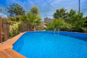 Children-friendly chalet with private pool, garden & terrace - Image 4
