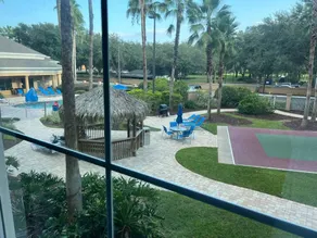 Agréable appartement de vacances entièrement équipé avec barbecue, jardin et piscine | Vue ville - Image 3