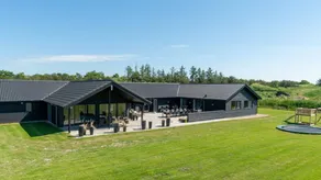 Holiday home with terrace, hot tub & pool - Image 3