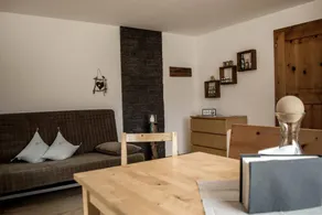 Flat with terrace & garden - Image 4